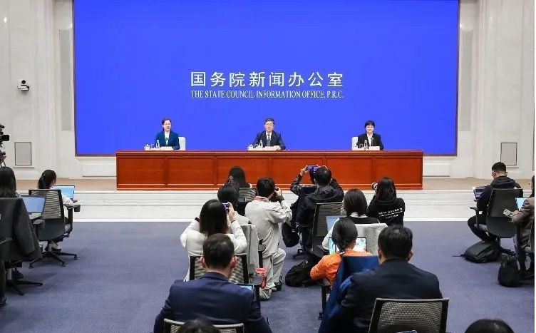 工信部：新能源汽车出口92.8万辆